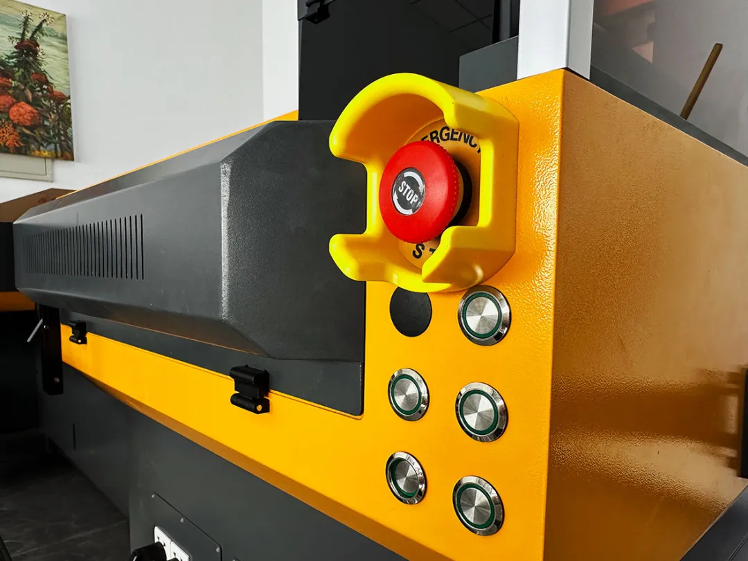 ​ 拨开迷雾，洞见真章：UV打印机价格与选购全解析